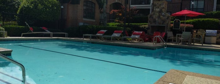 Pool at Cambridge at Buckhead is one of Lieux qui ont plu à Chester.