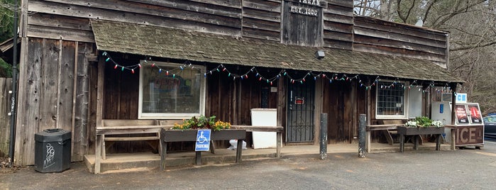 Mt. Paran Country Store is one of Sahar's Saved Places.