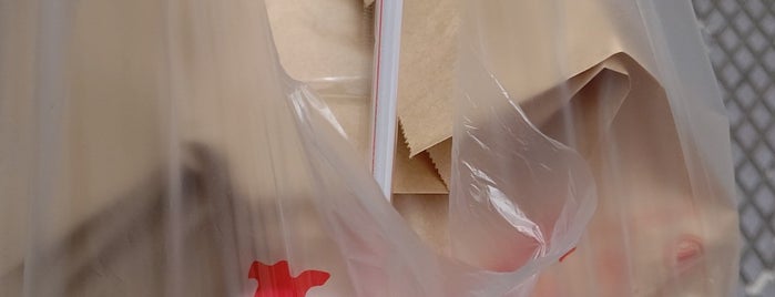 KFC is one of カフェのレビューと喫煙情報.