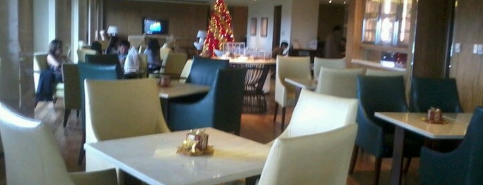 Executive Lounge - Manila Marriott Hotel is one of Locais curtidos por David.