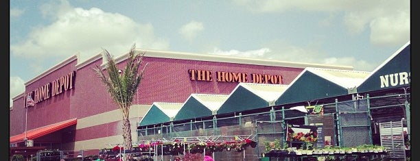 The Home Depot is one of Lieux qui ont plu à Michael.