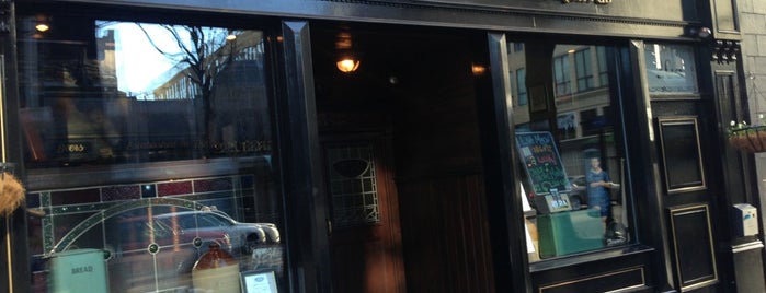 Rí Rá Irish Pub is one of Lieux qui ont plu à Lesley.
