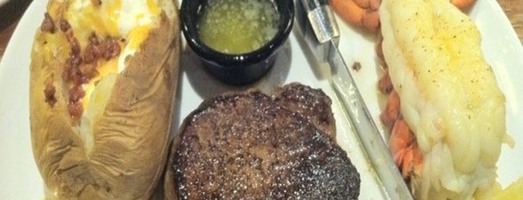 LongHorn Steakhouse is one of Dionさんのお気に入りスポット.