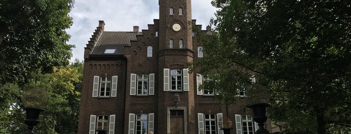 Schloß Reuschenberg is one of Tempat yang Disukai Lukas.