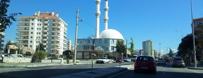 Şehitlik Camii is one of Locais curtidos por E.