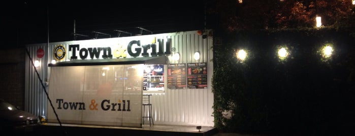 Town&Grill is one of Areliさんの保存済みスポット.