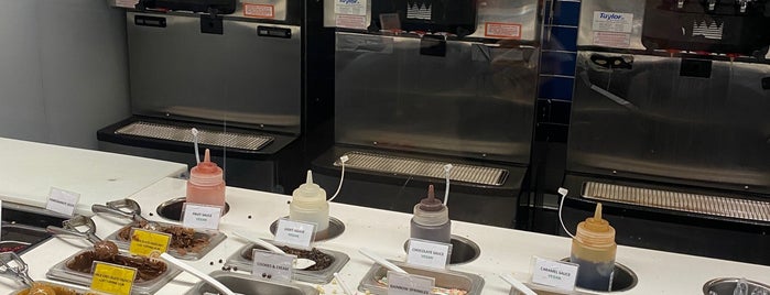 Pinkberry Islington is one of The 15 Best Places for Frozen Yogurt in London.