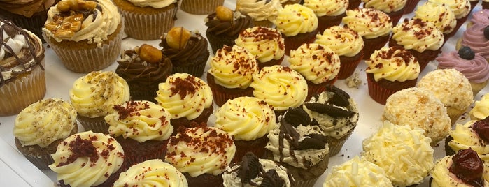 LOLA's Cupcakes is one of Lugares favoritos de zArchitect.