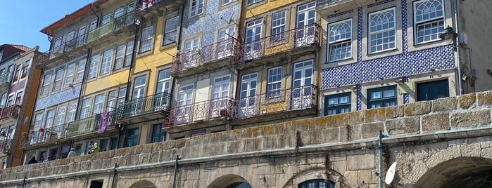 Prioridade Bar is one of Porto.