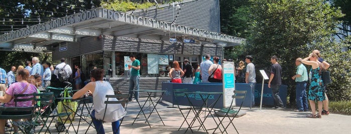 Shake Shack is one of places to eat lunch near USV.