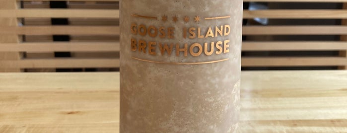 Goose Island Brewpub is one of Lugares favoritos de ISC.