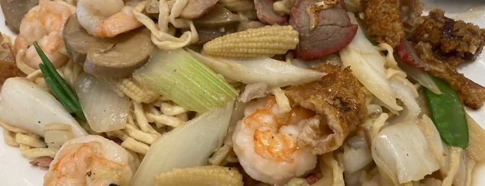 Hon Kee Restaurant is one of The 7 Best Places for Pork Lo Mein in Chicago.
