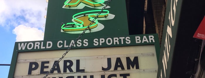 Sluggers World Class Sports Bar and Grill is one of Tempat yang Disukai Jeff.