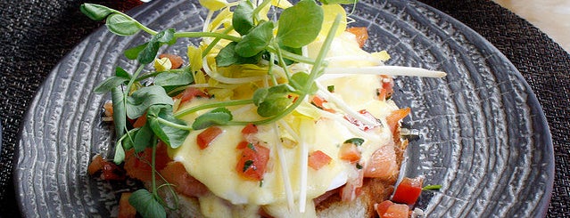 Measure Lounge is one of Best Eggs Benedict in New York City.