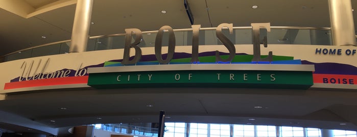 Boise Airport Waiting Area is one of Tempat yang Disukai Aptraveler.