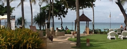 Katathani Phuket Beach Resort is one of Lugares favoritos de Paulo.