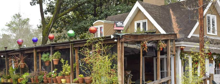 Treehouse Restaurant & Pub is one of Dine With Your Dog in Atlanta.