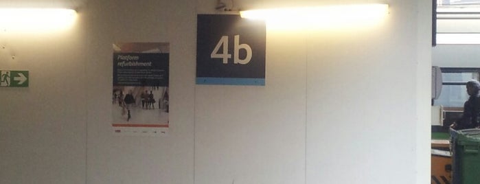 Platform 4B is one of Elliott'un Beğendiği Mekanlar.