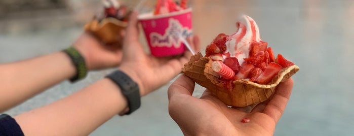 Pink Berry is one of Baharehさんのお気に入りスポット.