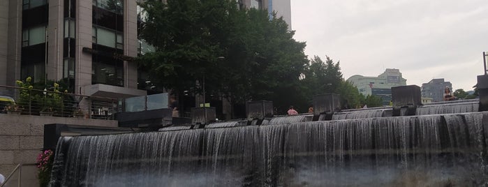Cheonggye Plaza Waterfall is one of #seoul5evr.