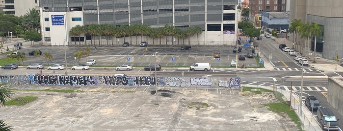 MDT Metrorail - Government Center Station is one of สถานที่ที่ Glenn ถูกใจ.