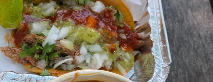 Chinelos Birria Tacos is one of Michelleさんの保存済みスポット.