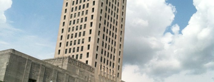Louisiana State Capitol is one of Lugares favoritos de Brian.