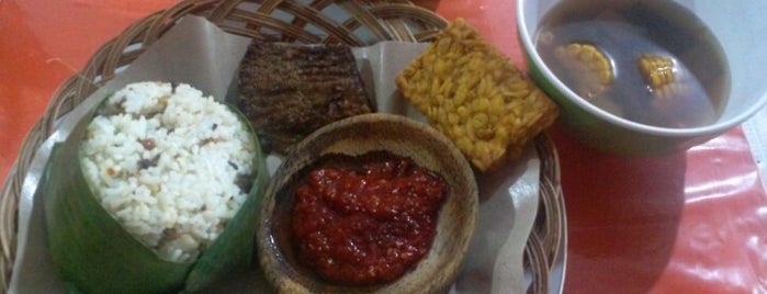 Ayam Goreng Lembang is one of Guide to Pekan Baru's best spots.