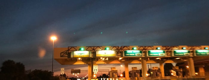 Sunshine Skyway Toll Booth (Northbound) is one of Tempat yang Disukai Susan.