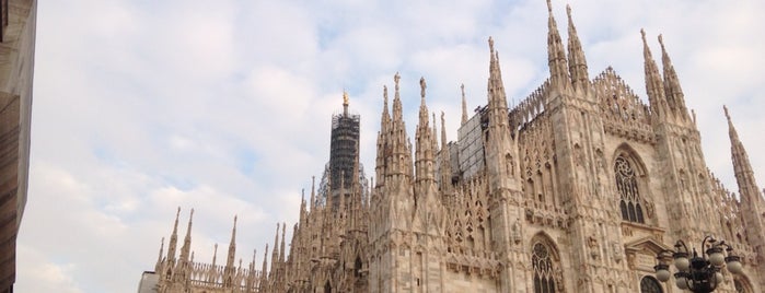Plaza del Duomo is one of Lugares favoritos de Daniele.