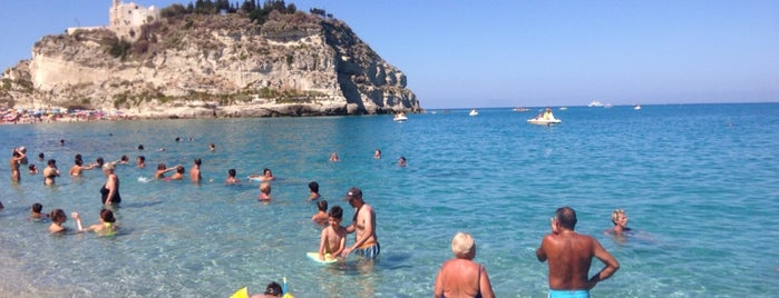 Spiaggia "Le Roccette" is one of Lugares guardados de Mabel.