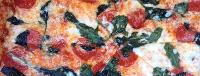 G's N.Y. Pizza is one of สถานที่ที่บันทึกไว้ของ Kimmie.