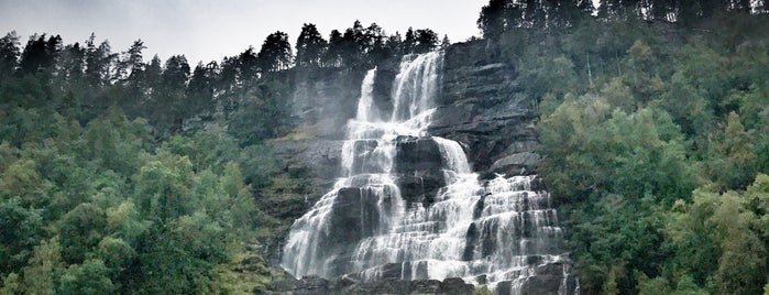 Tvindefossen is one of Scandinavian 🇳🇴🇩🇰🇫🇮🇸🇪.