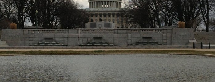 Capitol Hill is one of Lugares guardados de David.