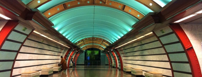metro Obvodny Kanal is one of Учебный.