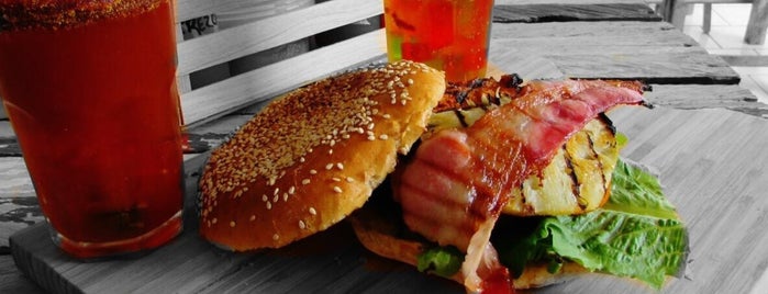 hamburguesas al carbon lada 777 is one of Posti che sono piaciuti a Sua.