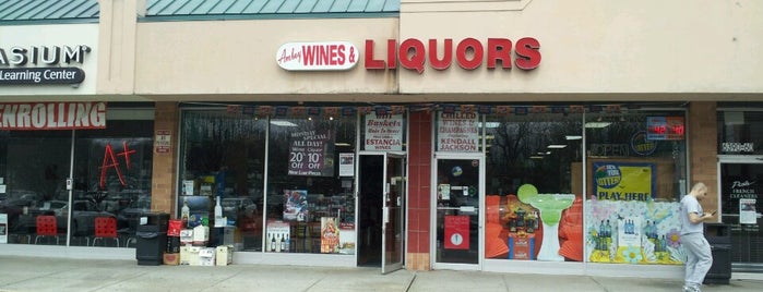 Amboy Wines and Liquors is one of Posti che sono piaciuti a Joseph.