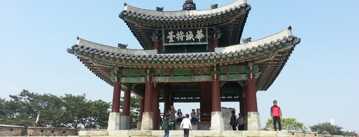 Hwaseong Fortress is one of Seoul Sights.