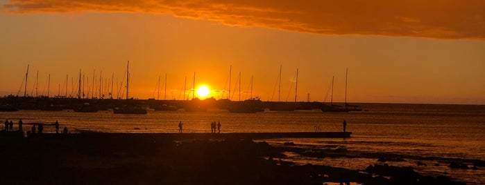 Muelle Mailhos is one of Locais curtidos por Mariano.