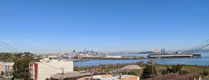 Hunters Point Naval Shipyard is one of Soowanさんのお気に入りスポット.