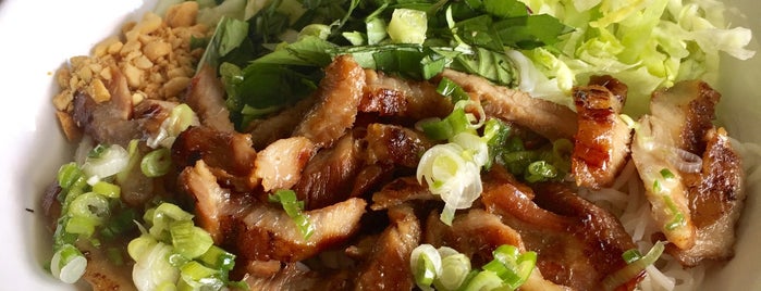 Huong Viet Vietnamese Cuisine is one of Lieux qui ont plu à Brad.