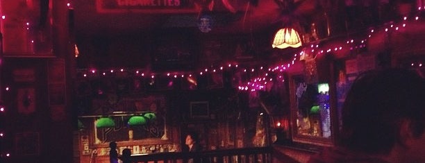 Frank Ryan's Bar is one of Lugares favoritos de Johnny.