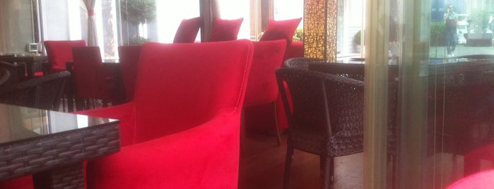 Red Sofa is one of Tempat yang Disukai Medina.