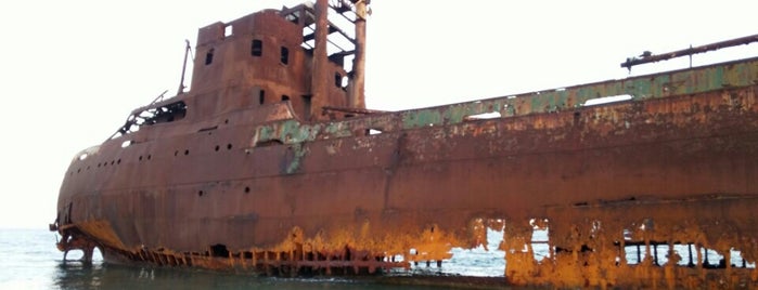 Dimitrios Shipwreck is one of สถานที่ที่ Oksana ถูกใจ.