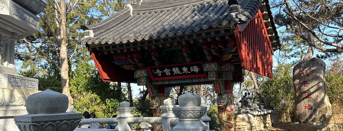 Haedong Yonggungsa Temple is one of Orte, die Stacy gefallen.