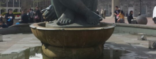 Victoria Square Fountain is one of Posti che sono piaciuti a Federica.