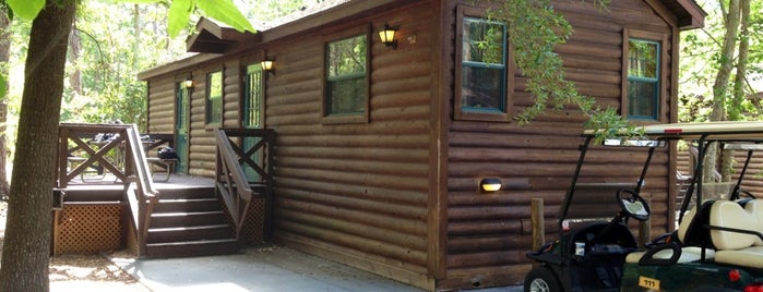 The Cabins at Disney's Fort Wilderness Resort is one of Tempat yang Disukai Joey.