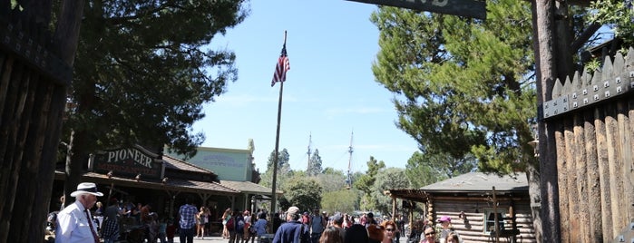 Frontierland is one of Lieux qui ont plu à A.