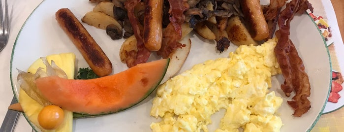 Cora Breakfast & Lunch is one of Lugares favoritos de Moe.