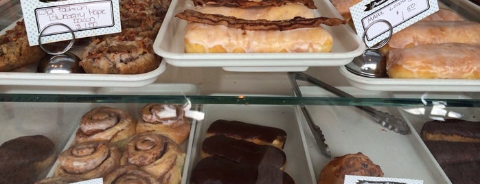 Kettle Glazed Doughnuts is one of Lugares guardados de Taylor.